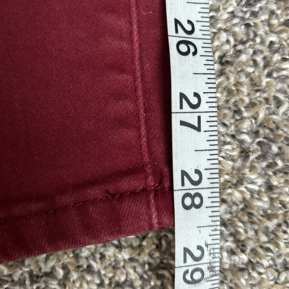5/$25 Earl Skinny Jeans in burgundy color size 2 - Picture 7 of 7
